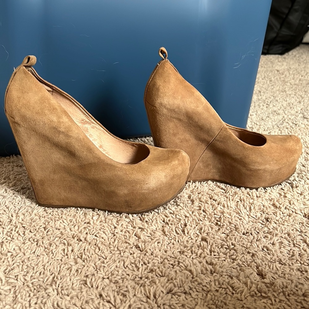 Tan suede Aldo heels